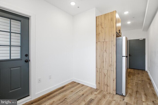 Foto del edificio - 4243 Mantua Ave