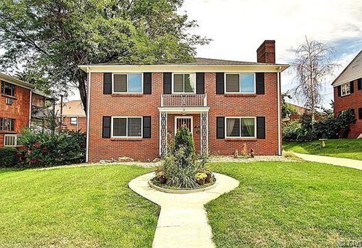 Photo - 910 S Harrison St Apartments