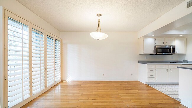 Foto del edificio - Luxury Penthouse Newly Renovated 1 Bed + D...