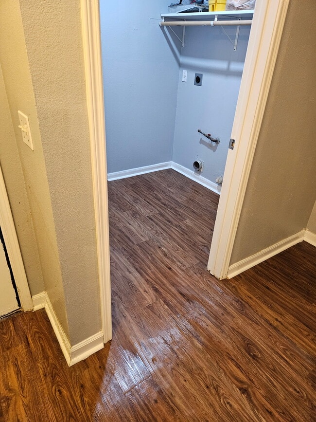 Laundry Room - 511 Brian Ln
