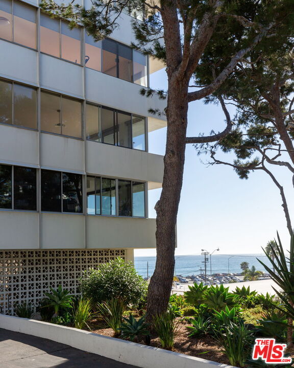 Building Photo - 17368 Sunset Blvd