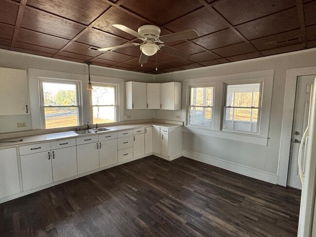 Building Photo - 3818 Old Camden Rd