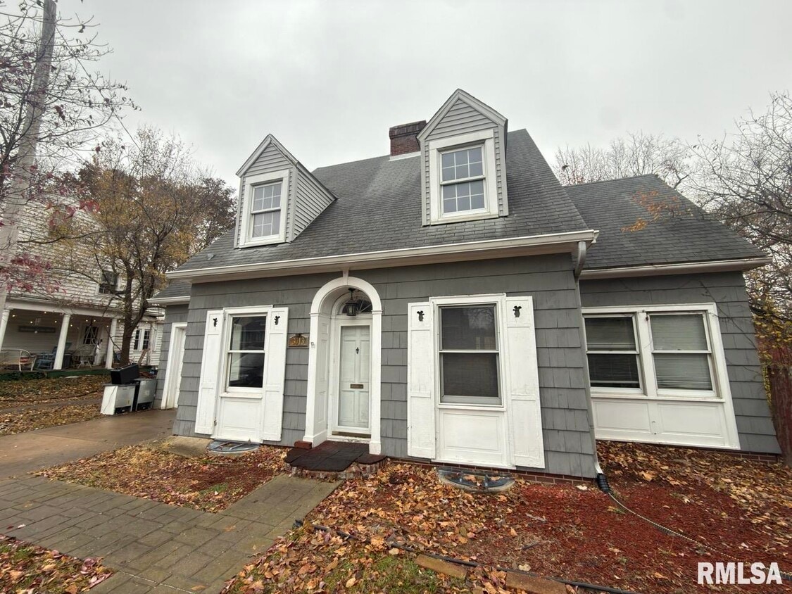 Primary Photo - 3013 Knoxville Ave