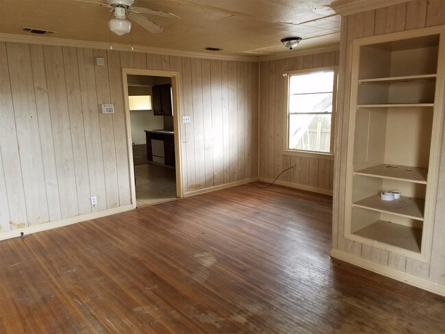 Building Photo - 2635 Waggoner Ave