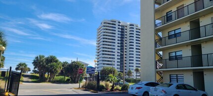 Building Photo - 1441 N Atlantic Ave