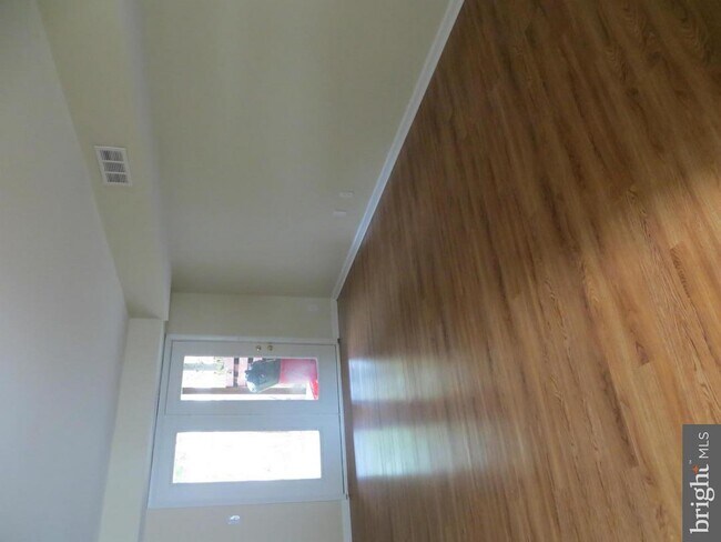 Building Photo - 330 sweet briar ct