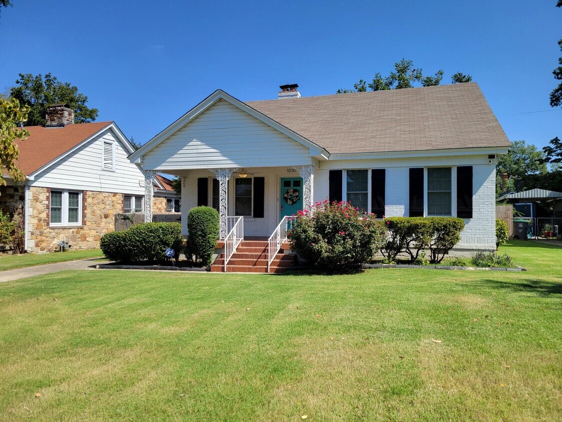 Primary Photo - 1010 Sheridan St
