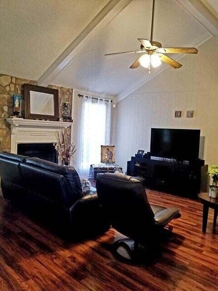 Foto del edificio - 3521 Hilltop Dr