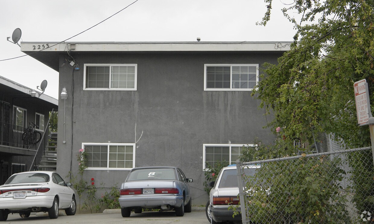 Building Photo - 2253 E 20th St