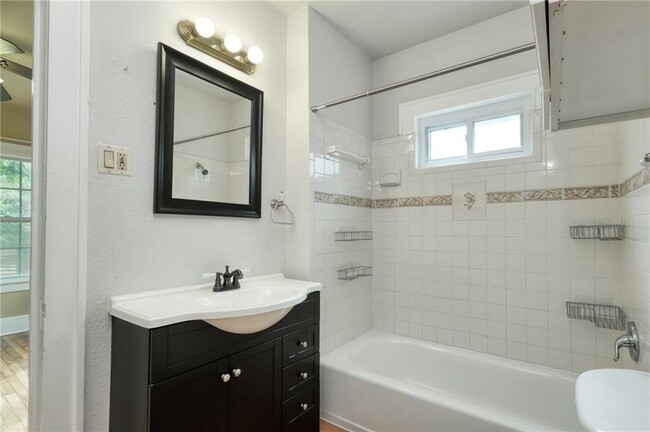 Foto del edificio - 523 E Live Oak St