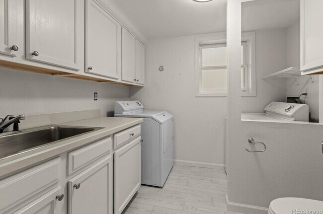 Building Photo - BEAUTIFUL 4 Bed 3 Bath Single Family Home ...