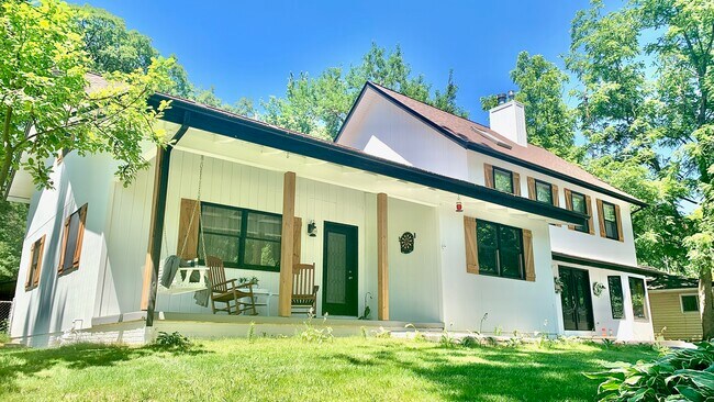Foto del edificio - 577 Holiday Dr