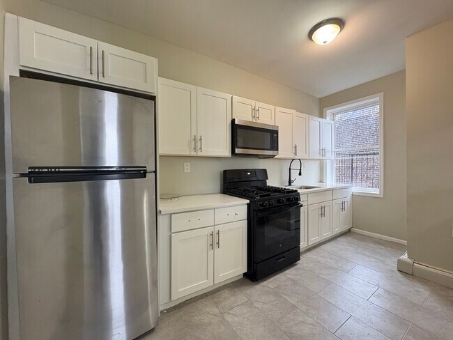 Building Photo - 114 Mallory Ave