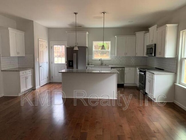 Building Photo - 633 Northway Dr