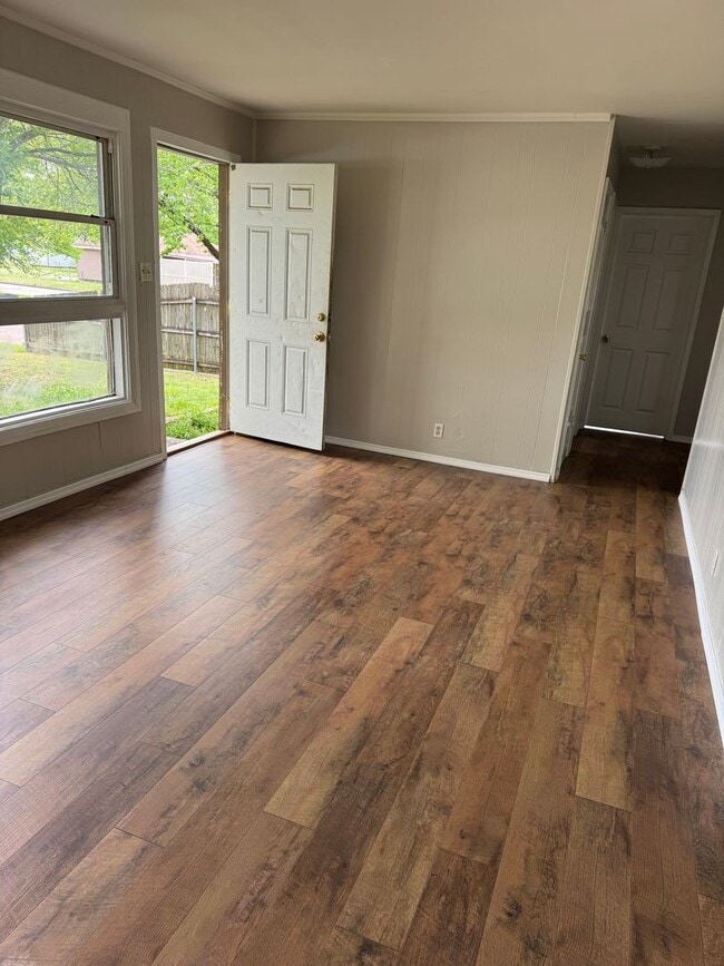 Foto del edificio - 1669 S Hickory Ave