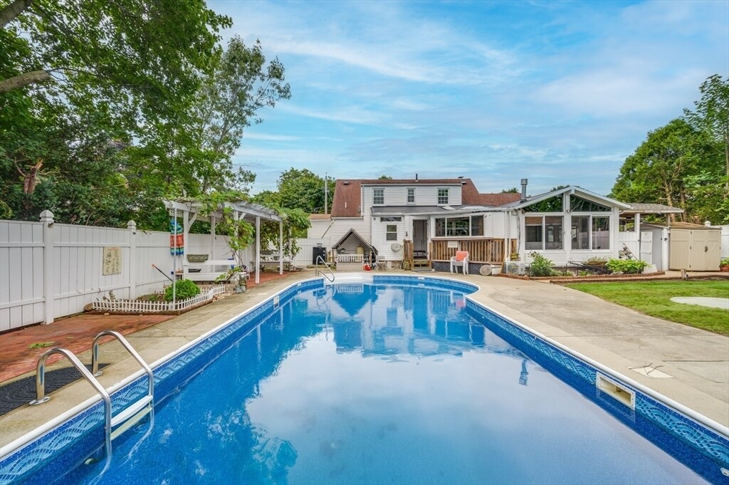 Foto principal - 51 Lawnview Dr