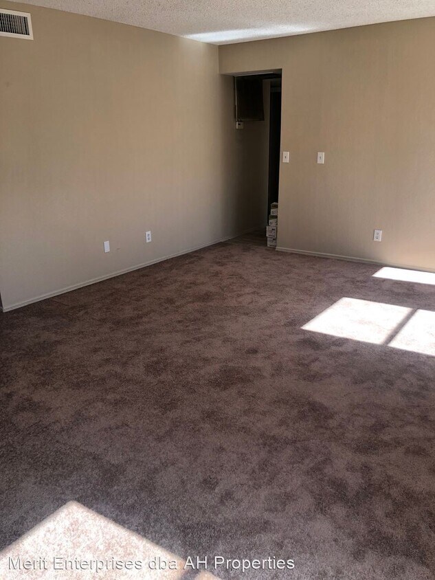 Building Photo - 3 br, 2 bath House - 619 E JENSEN ST #68