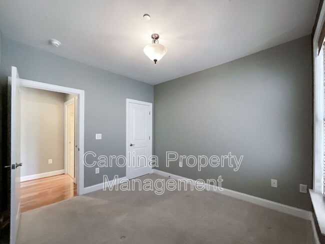 Building Photo - 518 Clarice Ave