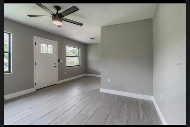 Building Photo - 707 S Castle Ct