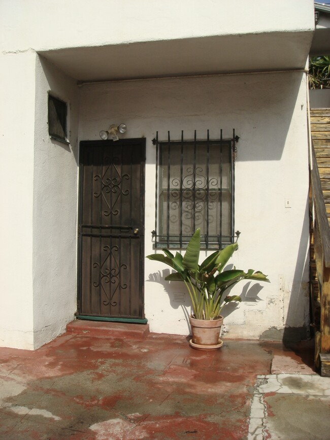 Foto del edificio - 6089 1/4 Cashio St