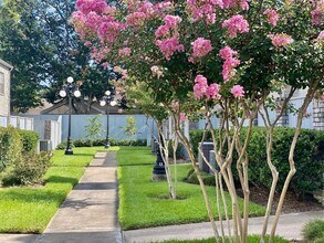 Building Photo - 632 Wilcrest Dr