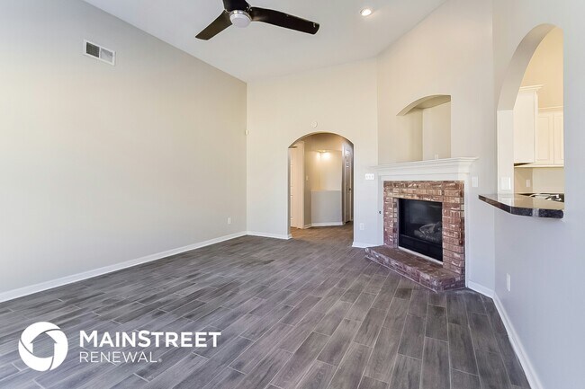 Foto del edificio - 7082 Parkbrook Ln