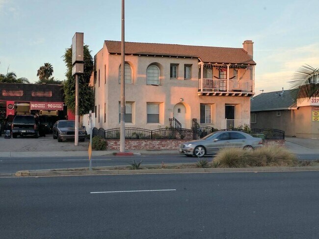Foto del edificio - 333 W Manchester Blvd