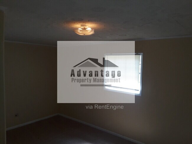 Foto del edificio - 8149 Creek St
