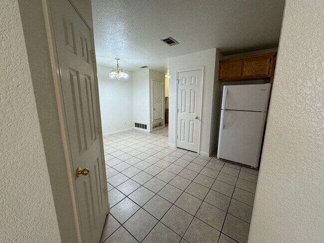 Foto del edificio - 311 Cedar Ridge Dr