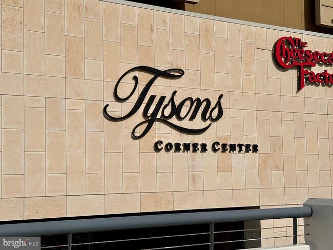 Foto del edificio - 2113 Chain Bridge Rd