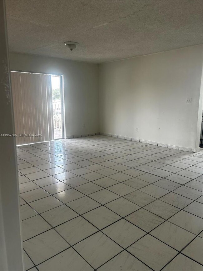 Foto del edificio - 992 E 18th St