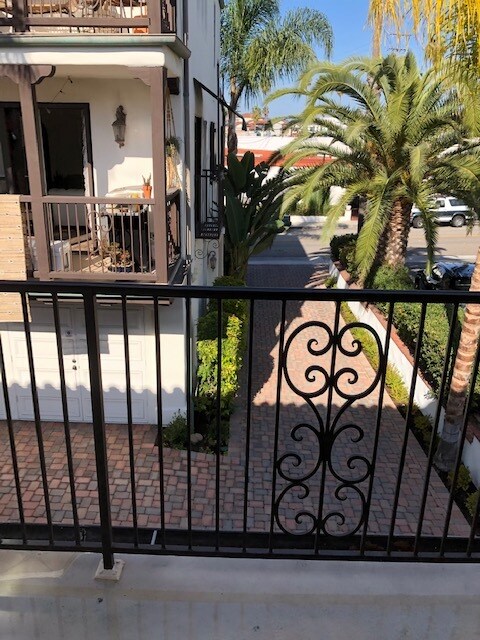 Building Photo - 115 Avenida Miramar