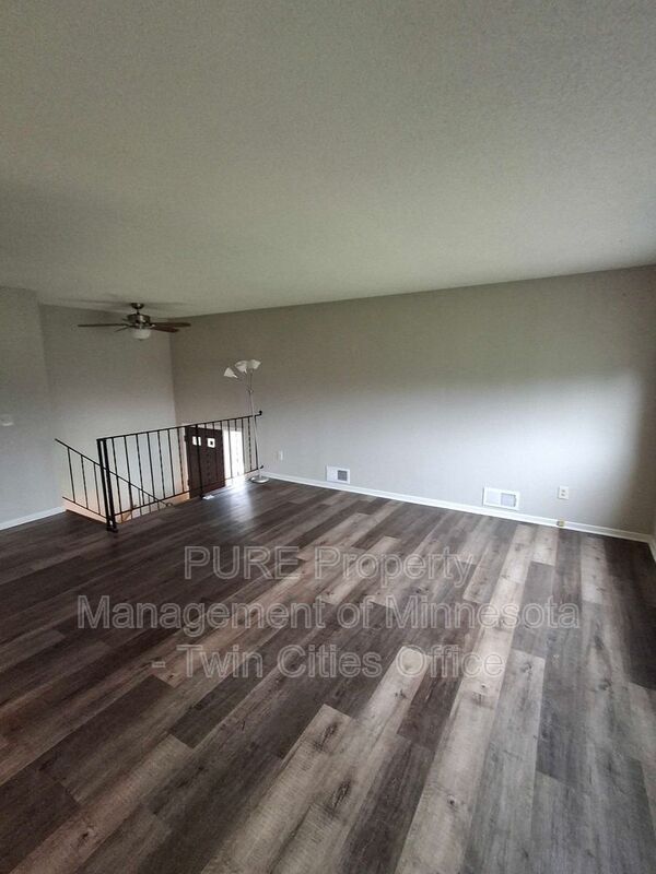 Building Photo - 9468 Kingsview Ln N