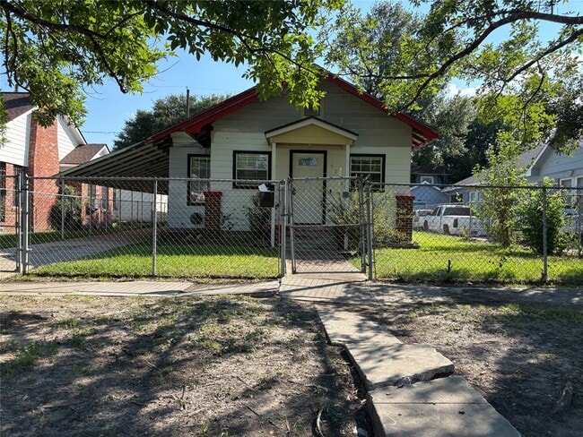 Building Photo - 5234 Claremont St
