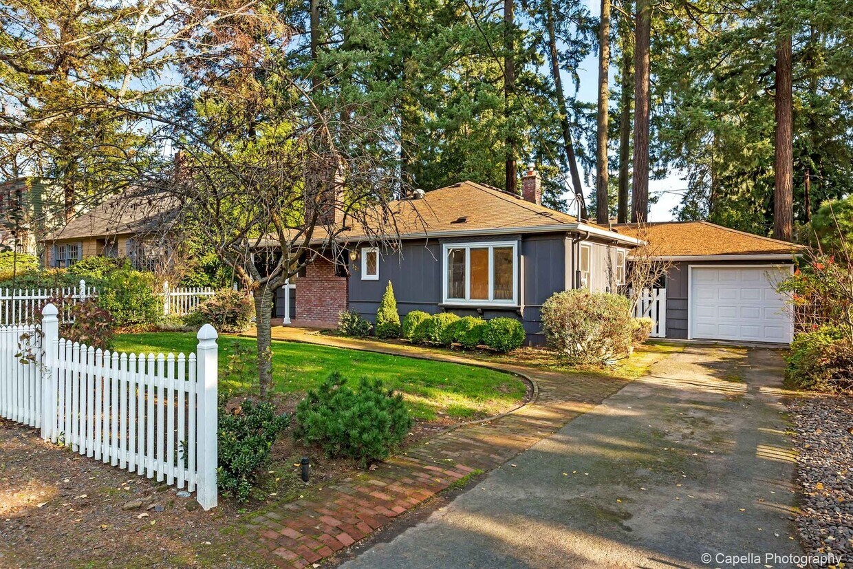 Foto principal - Beautiful 3B/2B First Addition Area in Lake Oswego