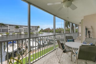 Building Photo - 1537 E Hillsboro Blvd