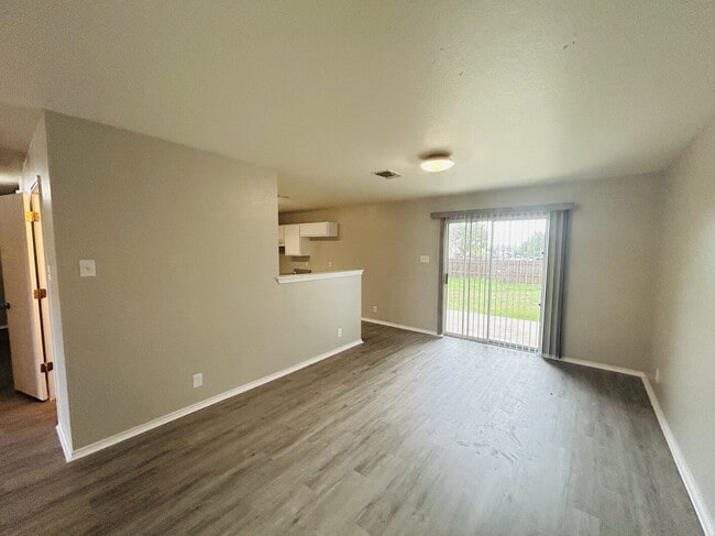 Building Photo - Affordable 5 Bedroom Newly Listed