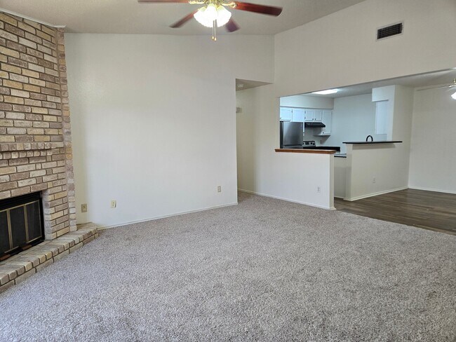 Foto del edificio - 1106 Buttercup Cir