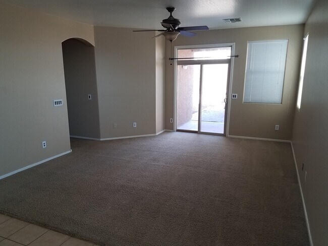 Building Photo - 4 bedroom 2 bath home in Canyon Trails