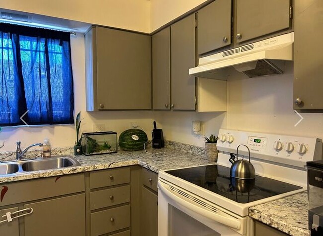 Foto del edificio - 2 bed , 1.5 bath - AVAILABLE NOW!