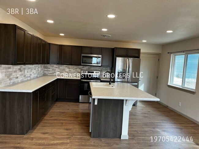 Foto del edificio - NEWLY RENOVATED COUNTRY SINGLE FAMILY PROP...