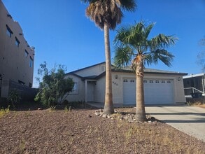 Building Photo - 902 Riverfront Dr
