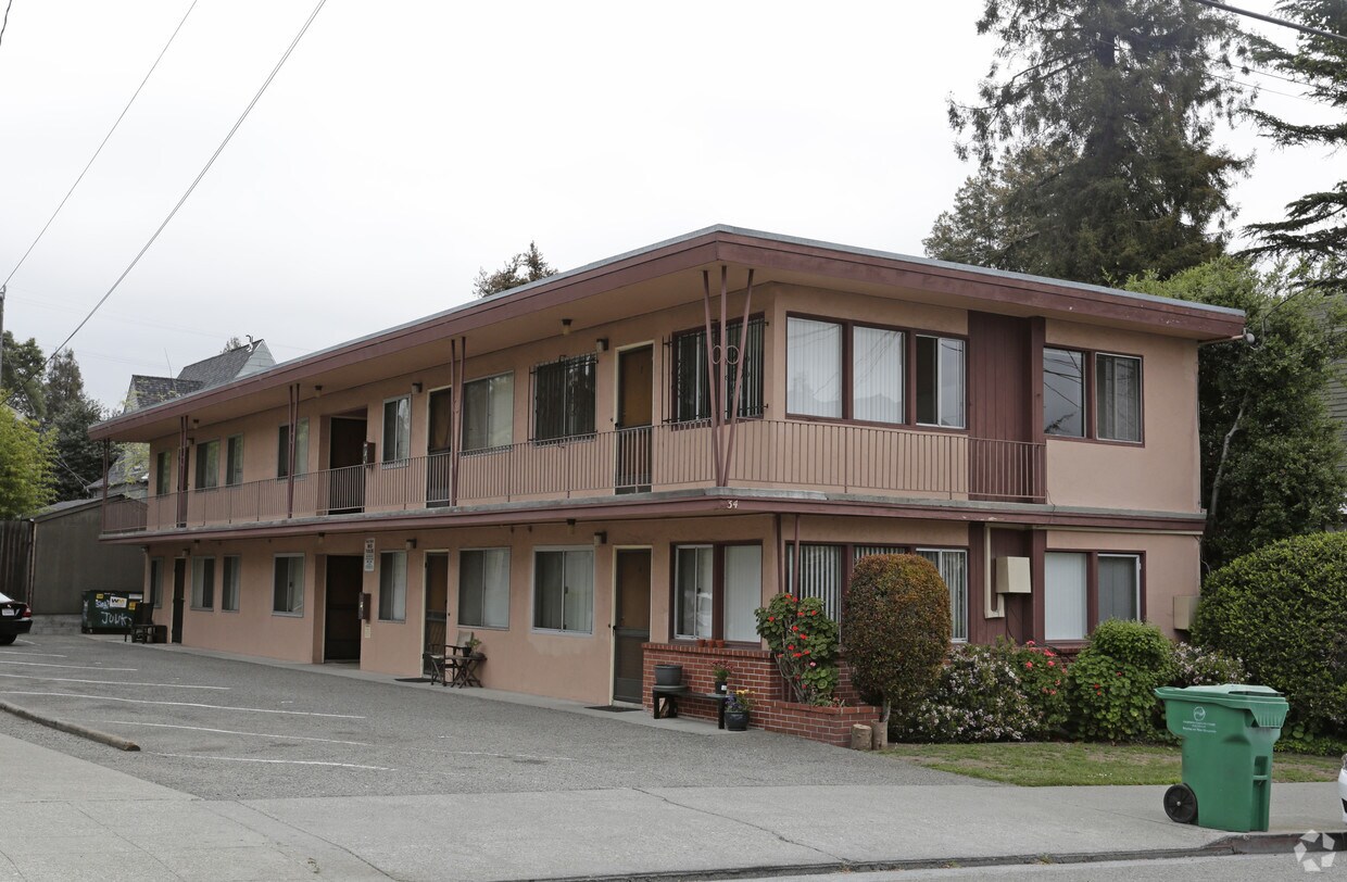 Primary Photo - 34 Yosemite Ave