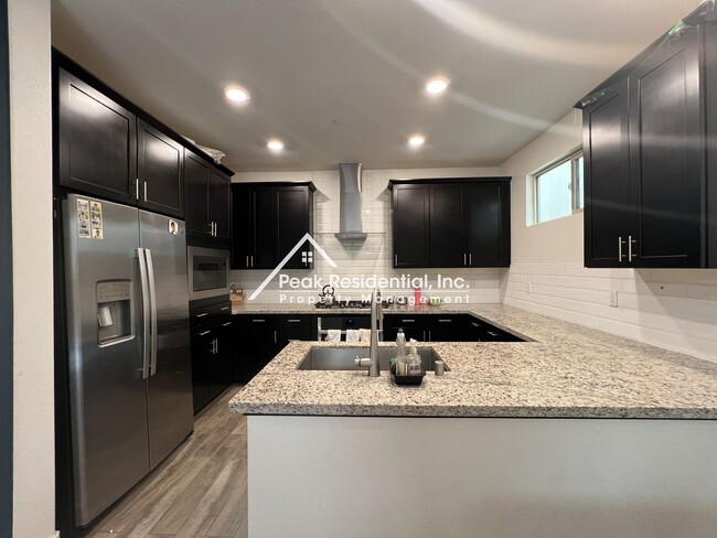 Building Photo - Updated Elk Grove 3bd/2.5ba Home with 2 Ca...