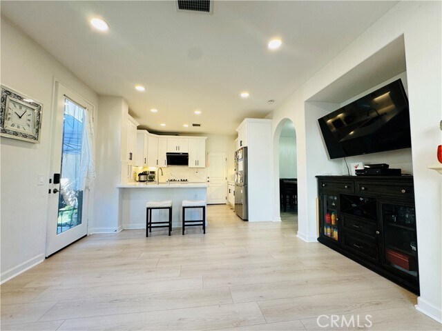 Building Photo - 345 Tall Oak