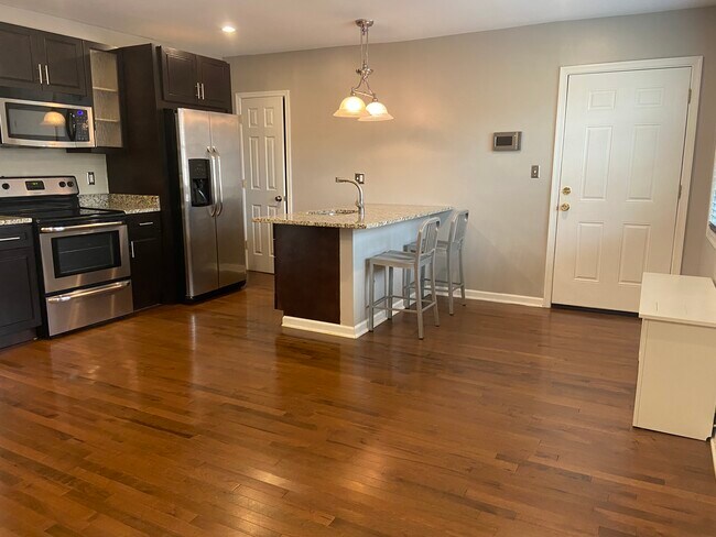 Sala de estar/cocina/comedor - 2576 Sherman Ave NW