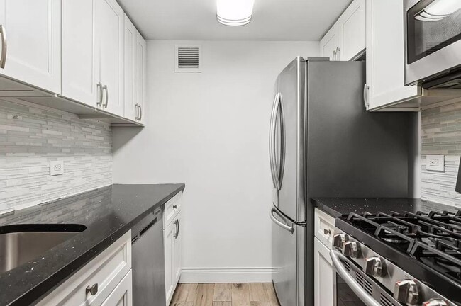 Building Photo - 2 S End Ave