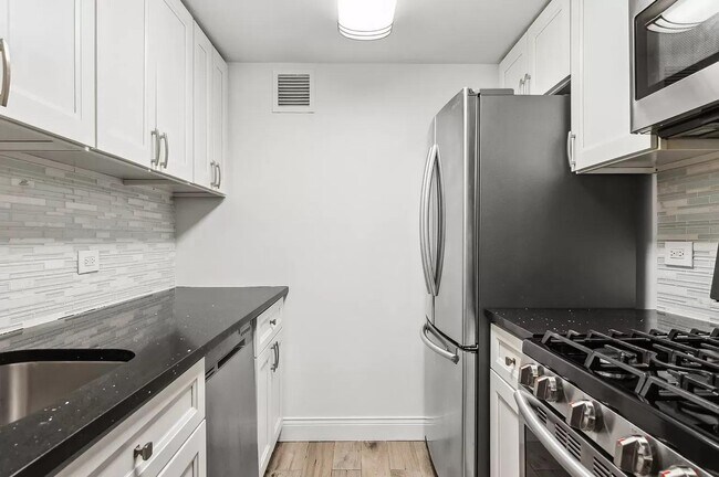 Foto del edificio - 2 S End Ave