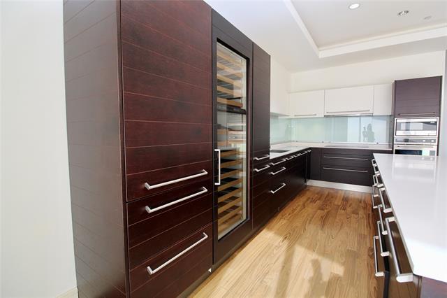 Foto del edificio - 2408 Victory Park Ln