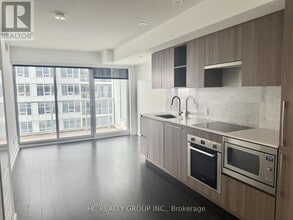 Building Photo - 17 Bathurst St